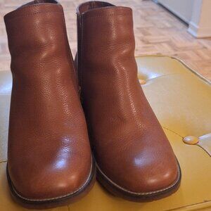 ROCKPORT LEATHER BOOTS.